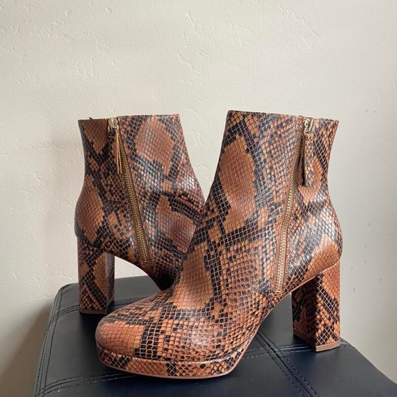 Y2K Minimalist H&M Faux Leather Snakeskin Boots - Picture 4 of 9